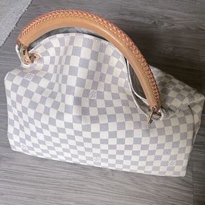 Louis Vuitton Artsy MM handbag